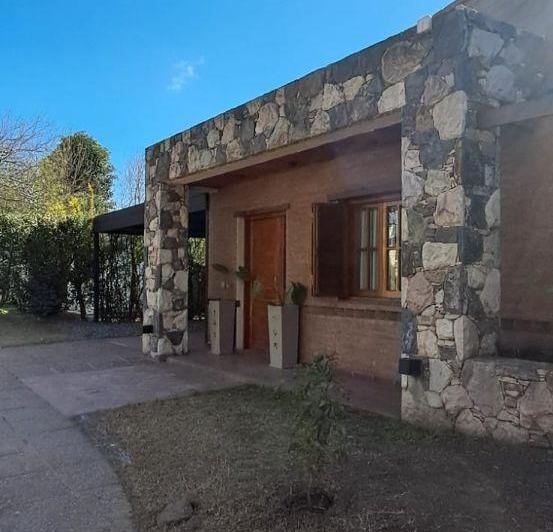 Casa · 240m² · 7 Ambientes · 3 Cocheras