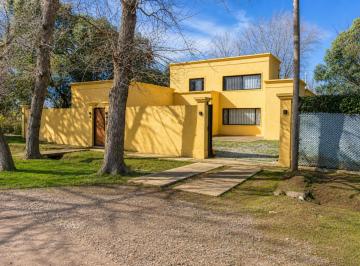 Casa · 224m² · 6 Ambientes · 4 Cocheras · Casa Venta Villa Elisa 4 Dorm. Escritorio