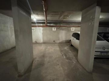 Garage · 12m² · Cochera con Acceso en Rampa y Portón Automático
