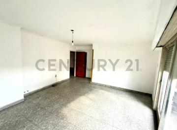 Casa · 232m² · 4 Ambientes · Venta Casa Lote Propio con Local Parque Avellaneda