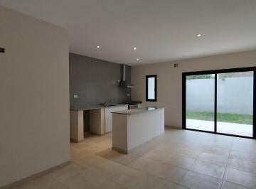 Departamento · 60m² · 3 Ambientes · 1 Cochera · Departamento en Alquiler de 2 Dorm. con Patio