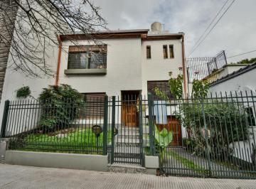 Casa · 250m² · 5 Ambientes · 2 Cocheras · Venta Casa de 5 Ambientes en Liniers - Jardin, Quincho y Cochera Doble