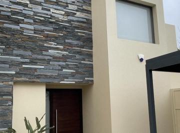 Casa · 270m² · 6 Ambientes · 2 Cocheras · Casa en Tejas Ll