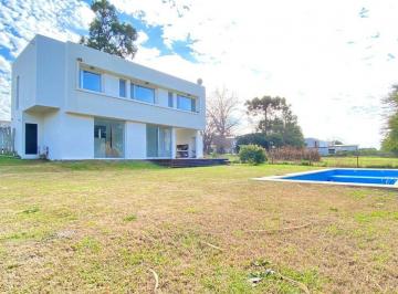 Casa · 199m² · 4 Ambientes · Venta Casa 3 Dormit. y Depend. Pileta San Matías