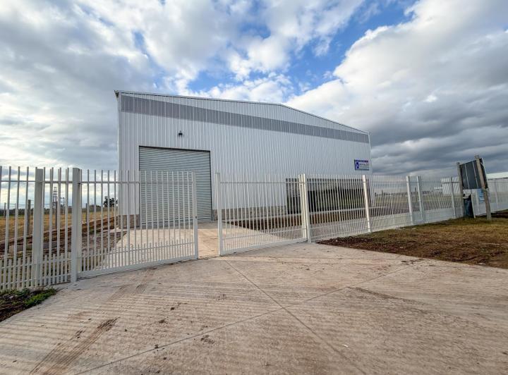 Bodega-Galpón · 2700m² · 2 Ambientes