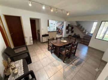 Casa · 188m² · 5 Ambientes · 4 Cocheras · Casa en Venta Mendiolaza Apta Crédito