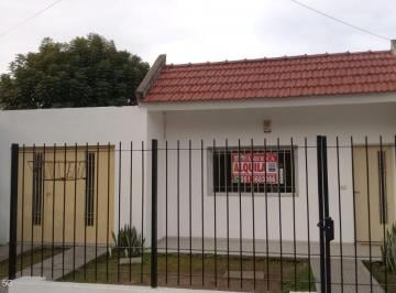 Casa de 2 ambientes, Córdoba · ¡Casa en Alquiler de 1 Dormitorio con Garage y Patio de Cesped! B° Villa Cornu