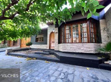 Casa de 6 ambientes, Villa Nueva · Casa en Venta C/ Cochera en Villa Nueva