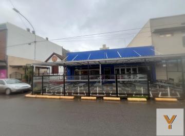 Edificio · 220m² · 5 Ambientes · Edificio Comercial en Venta - 3 Dorm. 4 Baños - 220 m - Necochea