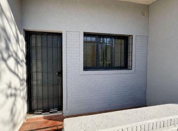 Casa de 4 ambientes, Córdoba · ¡Propiedad de 3 Dorm. y Patio en Alquiler! B° General Bustos