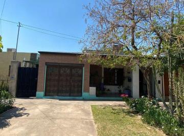 Casa · 180m² · 5 Ambientes · 1 Cochera · Se Vende Casa en Recreo Centro