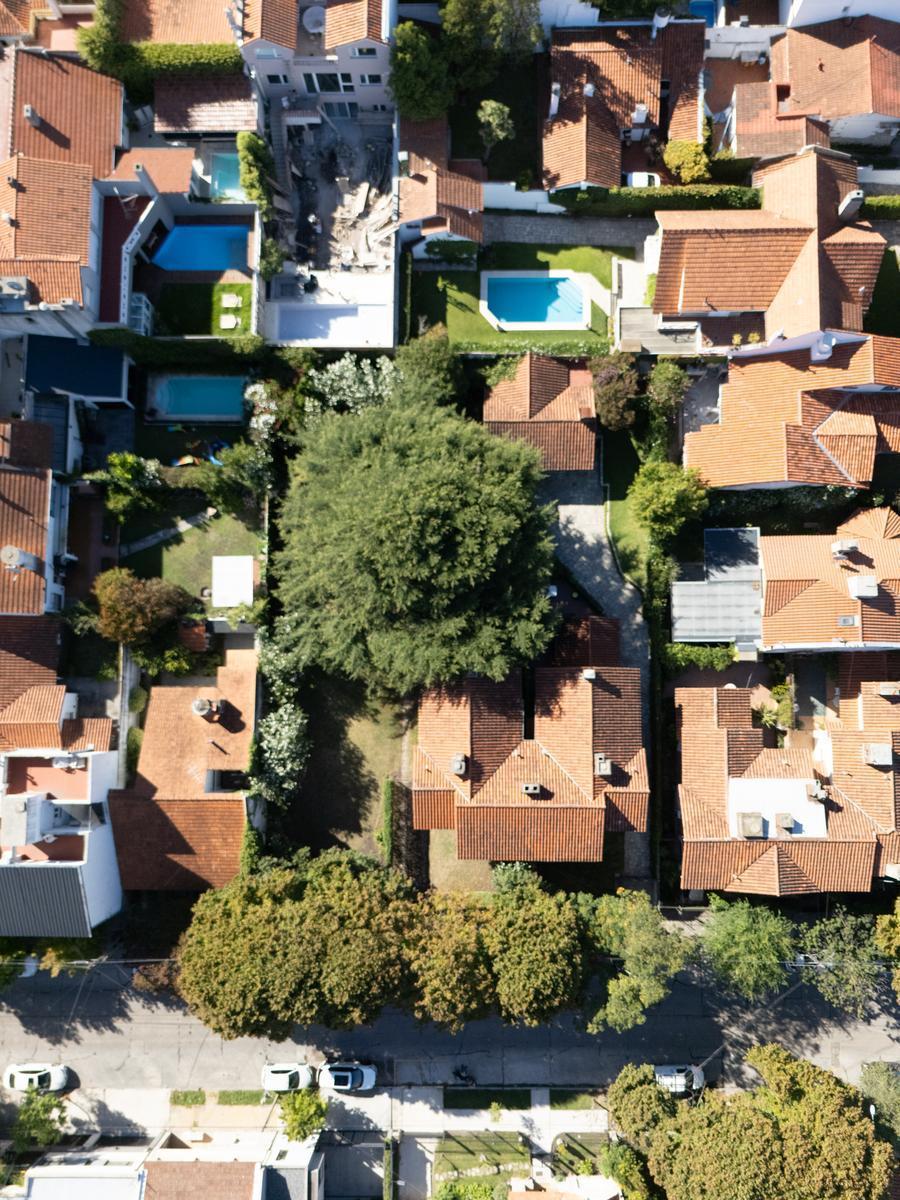 Estratégicamente ubicado en el prestigioso barrio de Güemes, este terreno de 459 m2 ofrece una oportunidad inigualable para desarrollar un proyecto residencial.