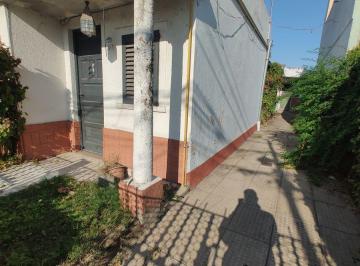 Casa de 4 ambientes, Tres de Febrero · Casa 4 Amb / Cochera / Galpon Interno 100 m²