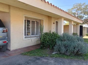 Casa · 220m² · 7 Ambientes · 1 Cochera · Vende Casa 4 Dorm. Pileta Cerro de Las Rosas