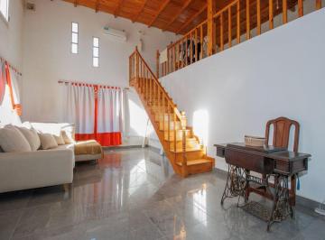 Casa · 100m² · 3 Ambientes · 1 Cochera · Venta de Casa en Lote Grande