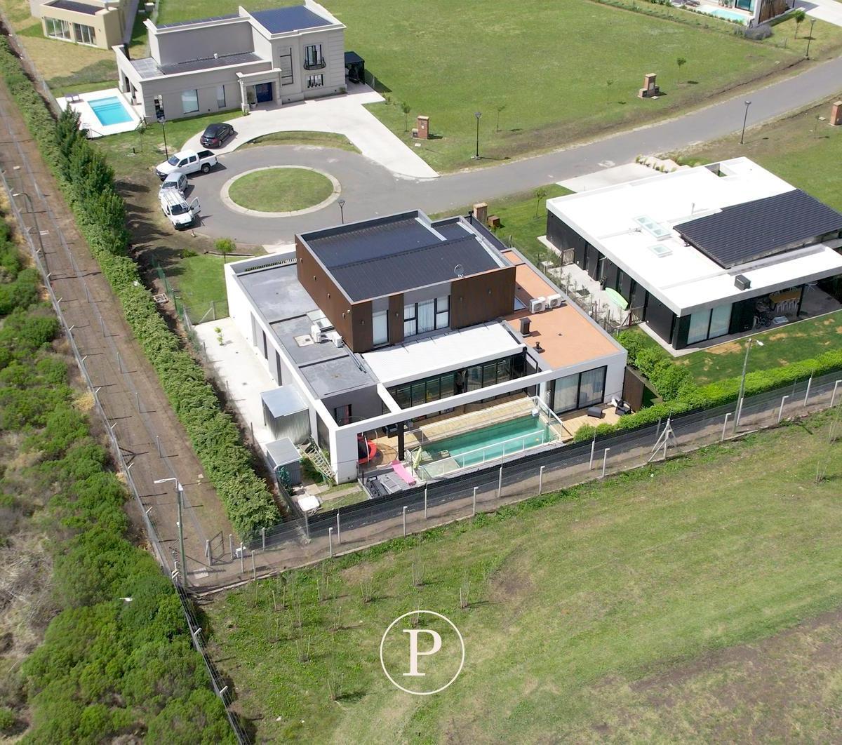 Casa 5 amb, 288m² cubiertos con cochera doble — Rumencó Joven