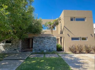 Casa · 397m² · 7 Ambientes · 8 Cocheras · Venta - Casa en Altos de Campo Grande / Pilar