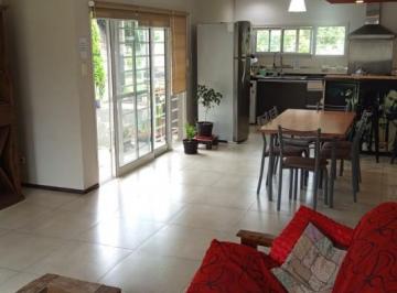Casa · 756m² · 3 Ambientes · Hermosa Casita en Acantilados