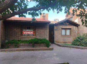 Casa · 151m² · 6 Ambientes · 1 Cochera · Casa en Coronel Dorrego