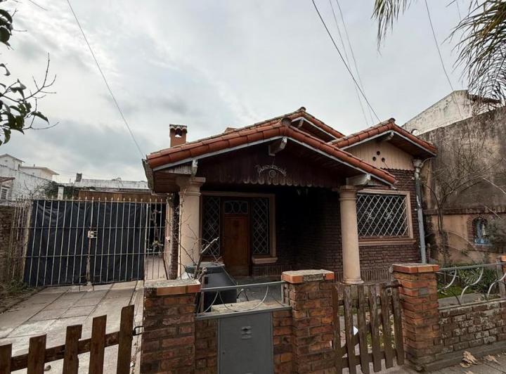 Casa · 200m² · 4 Ambientes · 2 Cocheras