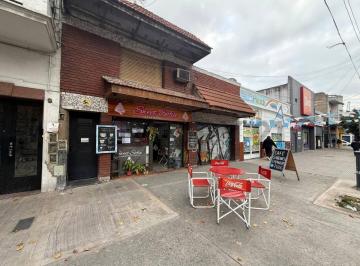 Local comercial · 121m² · 4 Ambientes · Oportunidad de Inversión con Locales Comerciales y Vivienda en Parque Avellaneda
