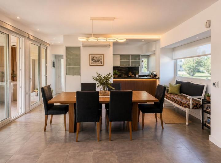 Casa · 154m² · 5 Ambientes · 2 Cocheras