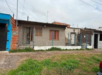 Casa · 145m² · 3 Ambientes · 1 Cochera · Casa en Lote Propio