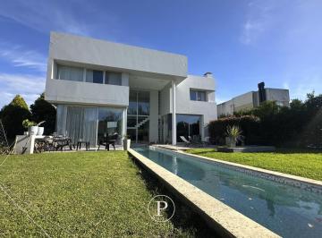 Casa · 280m² · 5 Ambientes · 2 Cocheras · Venta Chalet 5 Ambientes de Estilo en Arenas del Sur