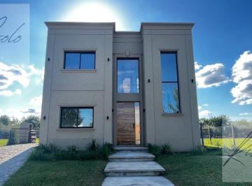 Casa · 180m² · 5 Ambientes · 2 Cocheras · Casa en Venta, Pileta, 3 Dorm., Escritorio. Barrio Cerrado, Puertos - Araucarias, Escobar
