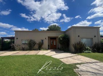 Casa · 170m² · 5 Ambientes · 4 Cocheras · Casa en Venta 3 Dorm., Lote Interno Al Norte, Cocina Indepiente. Barrio Cerrado, Escobar
