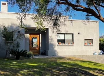 Casa · 152m² · 5 Ambientes · 4 Cocheras · Casa en Venta. 3 Dorm.. Escritorio. Barrio Cerrado, Zona Norte, Escobar