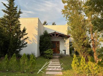 Casa · 180m² · 5 Ambientes · 2 Cocheras · Casa en Venta, 3 Ambientes, Estudio, Pileta, Parrilla, Barrio Cerrado, Zona Norte, Escobar