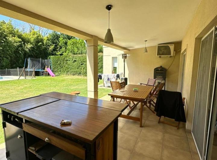 Casa · 180m² · 6 Ambientes · 2 Cocheras