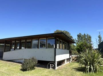 Casa · 173m² · 4 Ambientes · 1 Cochera · Chalet en Venta con Pileta en Barrio Privado Rumencó