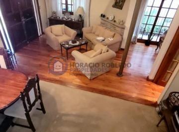 Casa · 214m² · 4 Ambientes · Casa de 5 Amb. con Quincho, Parque y Depto Independiente Sobre Av Paso