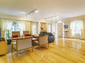 Casa · 350m² · 5 Ambientes · 4 Cocheras · Venta Casa con Pileta en Parque Luro