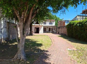 Casa · 173m² · 4 Ambientes · 3 Cocheras · Casa 4 Amb en Venta en Hurlingham con Amplio Lote