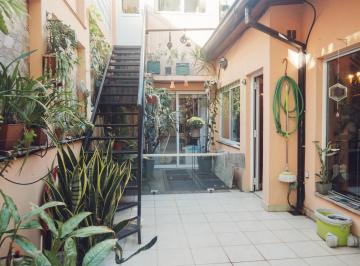 Casa · 242m² · 6 Ambientes · 2 Cocheras · Espectacular Casa con Doble Cochera, Patio y Terraza con Parrilla en Excelente Zona de Palermo Soho!