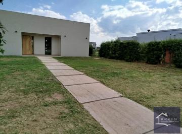 Casa · 919m² · 4 Ambientes · 3 Cocheras · Casa en San Sebastian