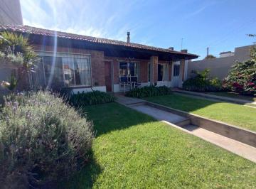 Casa de 4 ambientes, Almirante Brown · Hermosa Casa en Venta en Adrogue - Bouchard 781