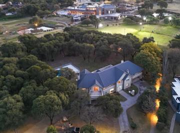 Casa · 640m² · 6 Ambientes · 4 Cocheras · Casa en Venta 5 Dorm. Country Lomas de La Carolina Fondo Golf