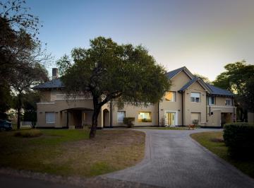 Casa · 640m² · 6 Ambientes · 4 Cocheras · Casa en Venta 5 Dorm. Country Lomas de La Carolina Fondo Golf