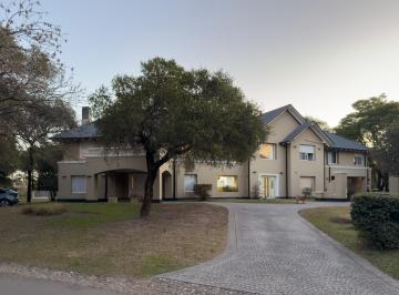 Casa · 640m² · 6 Ambientes · 4 Cocheras · Exclusiva Casa 5 Dorm. Fondo Al Golf | Lomas de La Carolina