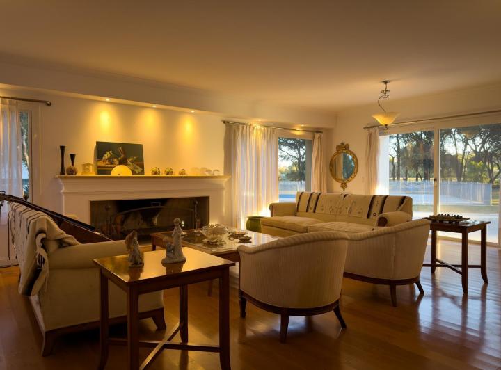 Casa · 640m² · 6 Ambientes · 4 Cocheras