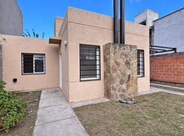 Casa de 4 ambientes, Cerrillos · Casa de 285 m² con 2 Dorm. en Venta en Cerrillos - B° Cielos del Sur.