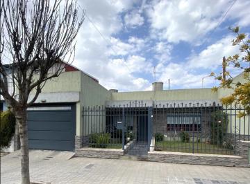 Casa · 300m² · 6 Ambientes · 1 Cochera · Casa en Venta Barrio San Fernando - 3 Dorm. Patio - Apto Credito/escritura