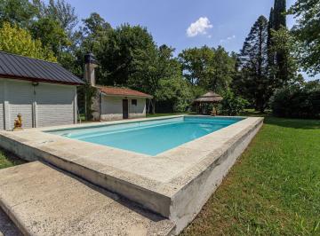 Quinta vacacional · 70m² · 3 Dormitorios · 8 Cocheras · Venta Quinta General Rodriguez Quincho Piscina