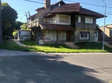 Casa · 330m² · 5 Ambientes · 2 Cocheras · Hermoso Chalet en Playa Grande