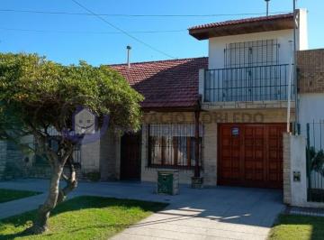 Quinta vacacional · 132m² · 5 Ambientes · 1 Cochera · Chalet B° Coronel Dorrego