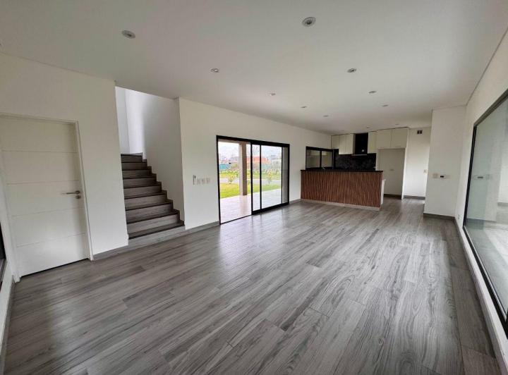 Casa · 169m² · 4 Ambientes · 1 Cochera